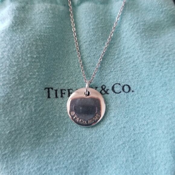 Tiffany & Co. Initial Letter 'P' Necklace - Picture 6 of 8